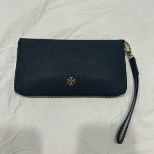 Tory Burch Women’s Emerson Wristlet Zip Continental